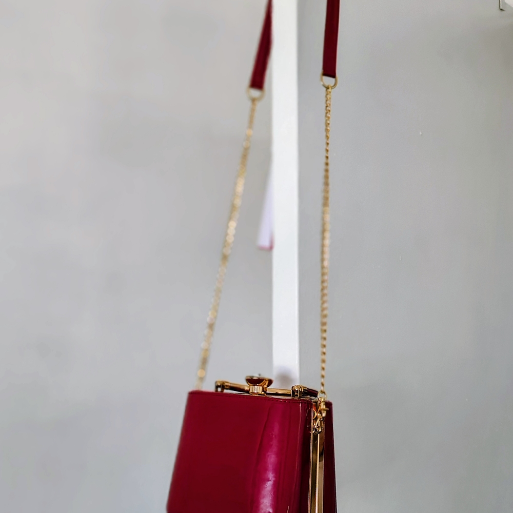 Elegant Red Box Clutch with Gold Accents - Picture 3 of 15